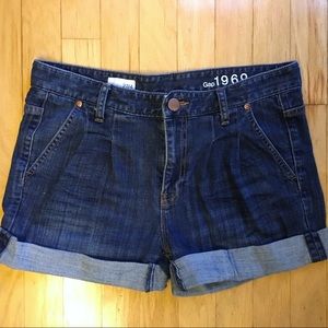 🦄 Cute GAP pleated dark denim shorts!